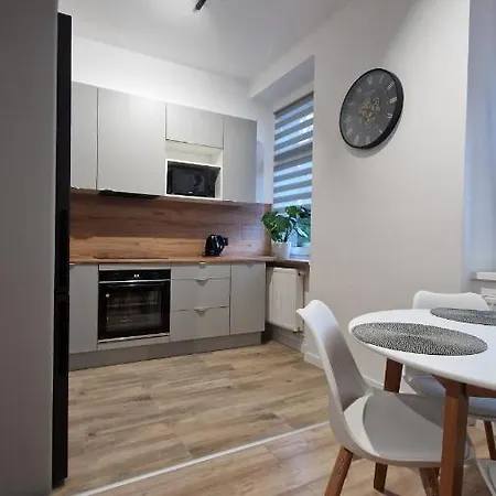 Apartament Przy Dworcu Tarnowskie Gory Exterior photo